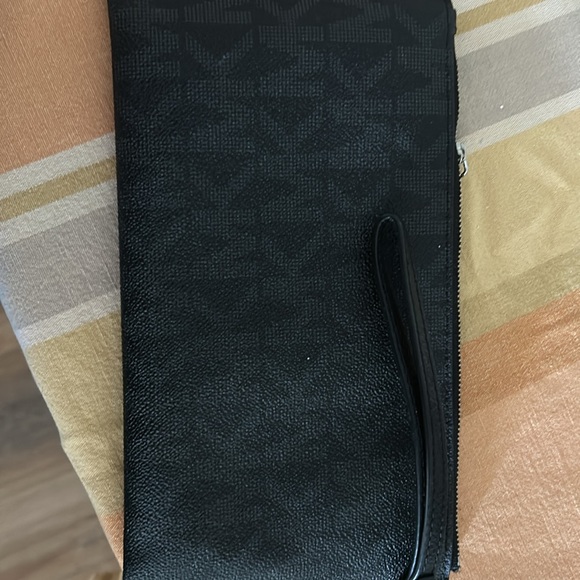 Michael Kors clutch - Picture 2 of 2